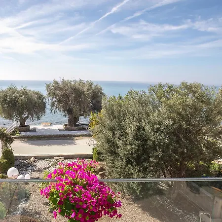 Villa Mara Με Ιδιωτική Παραλία Loutra Elevtheron Exterior photo