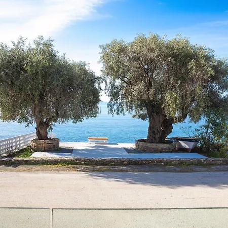 Villa Mara Με Ιδιωτική Παραλία Loutra Elevtheron Exterior photo